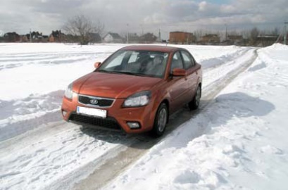 Kokiu maksimaliu greičiu šiame kelio ruože ne gyvenvietėje gali važiuoti lengvojo automobilio vairuotojas?