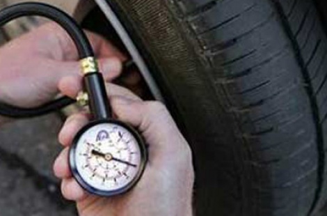 Kada rekomenduojama tikrinti oro slėgį padangose?